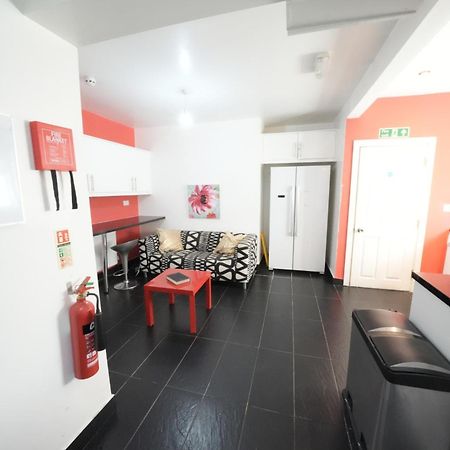 The Great Airport Place-Private Bedrooms With Private Bathroom-1 Bus To Heathrow Airport-5 Minutes By Car- Helpful Advice From Our Team Harmondsworth Exteriér fotografie