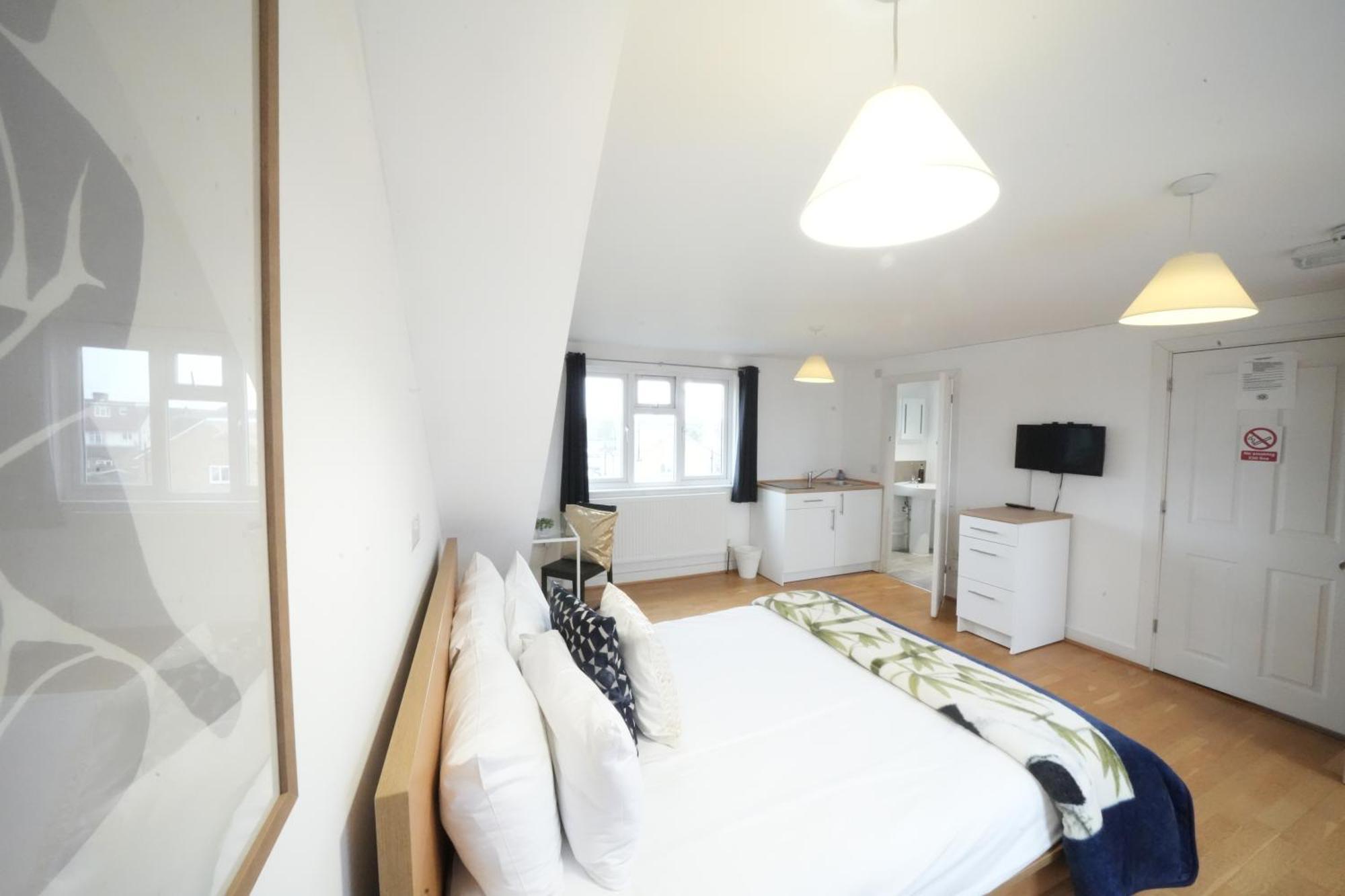 The Great Airport Place-Private Bedrooms With Private Bathroom-1 Bus To Heathrow Airport-5 Minutes By Car- Helpful Advice From Our Team Harmondsworth Exteriér fotografie