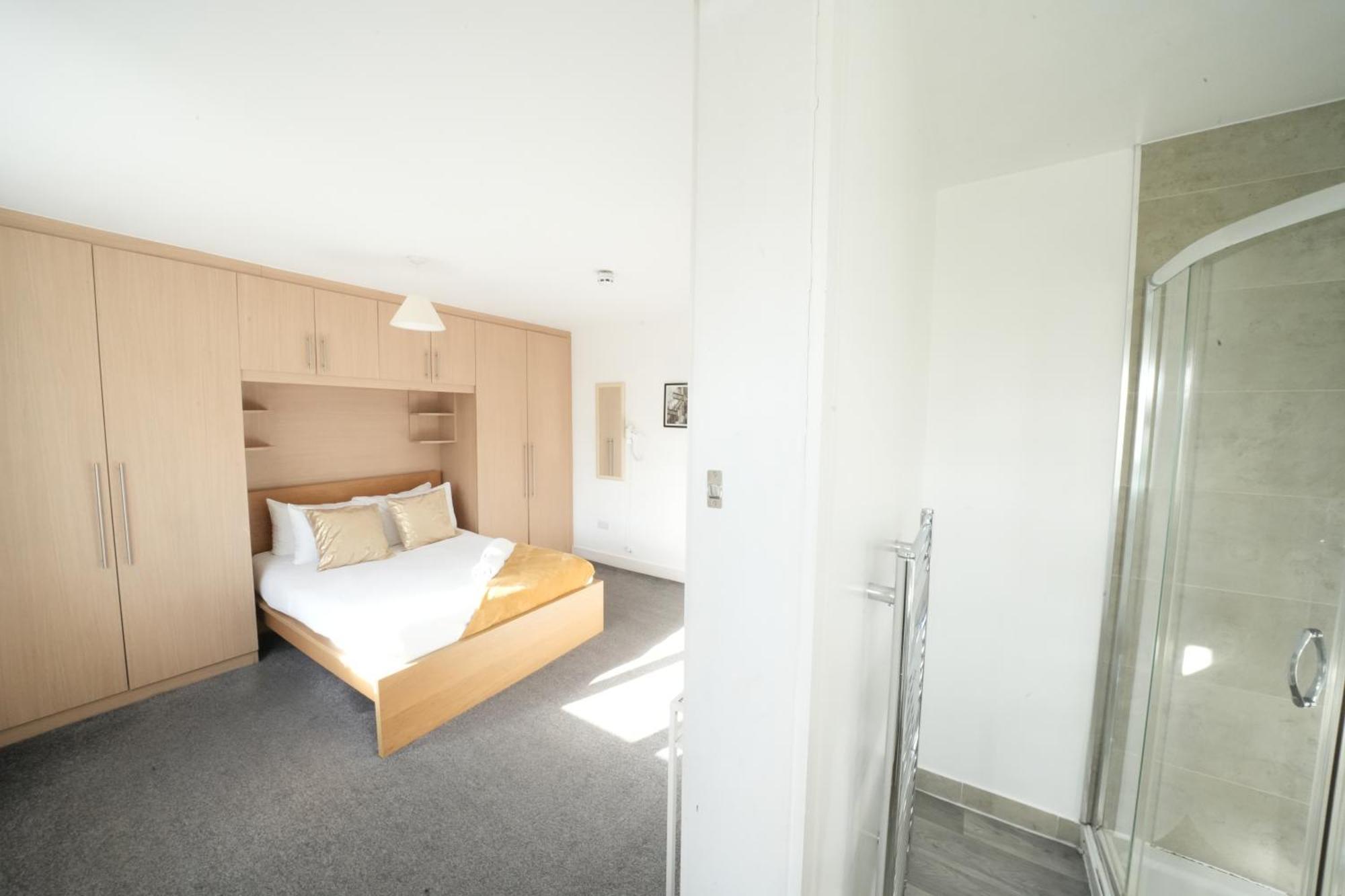 The Great Airport Place-Private Bedrooms With Private Bathroom-1 Bus To Heathrow Airport-5 Minutes By Car- Helpful Advice From Our Team Harmondsworth Exteriér fotografie