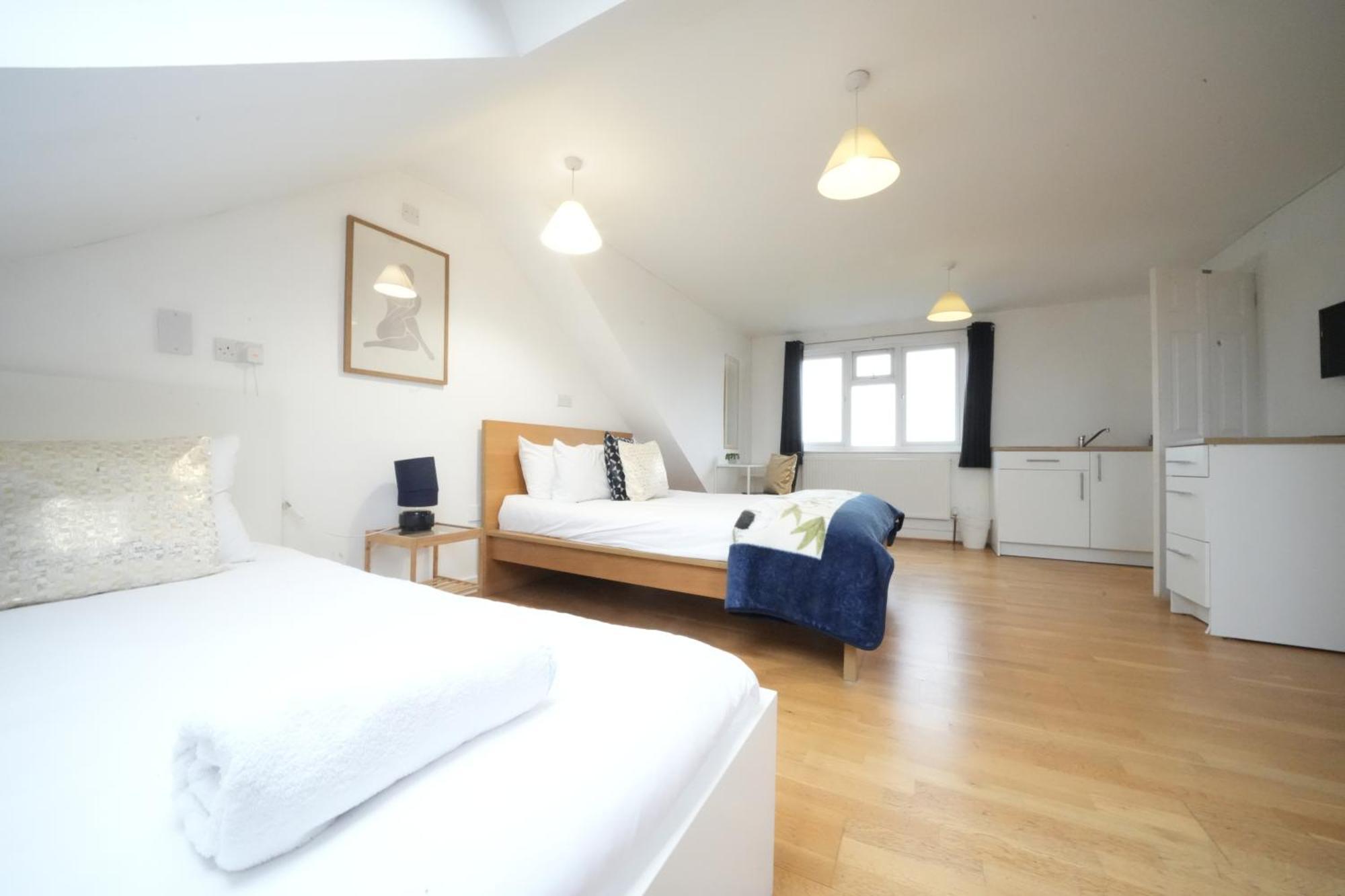 The Great Airport Place-Private Bedrooms With Private Bathroom-1 Bus To Heathrow Airport-5 Minutes By Car- Helpful Advice From Our Team Harmondsworth Exteriér fotografie