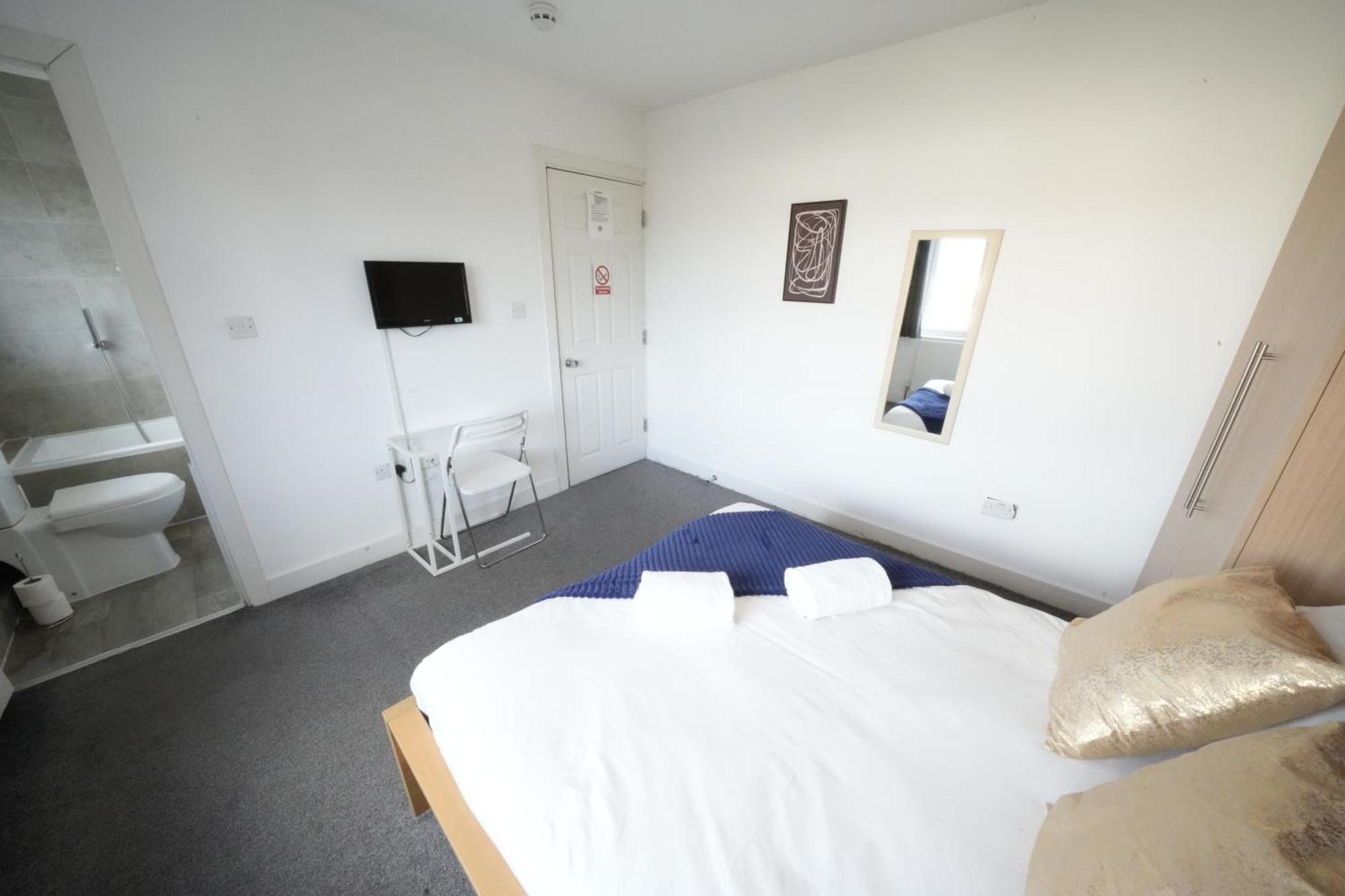 The Great Airport Place-Private Bedrooms With Private Bathroom-1 Bus To Heathrow Airport-5 Minutes By Car- Helpful Advice From Our Team Harmondsworth Exteriér fotografie