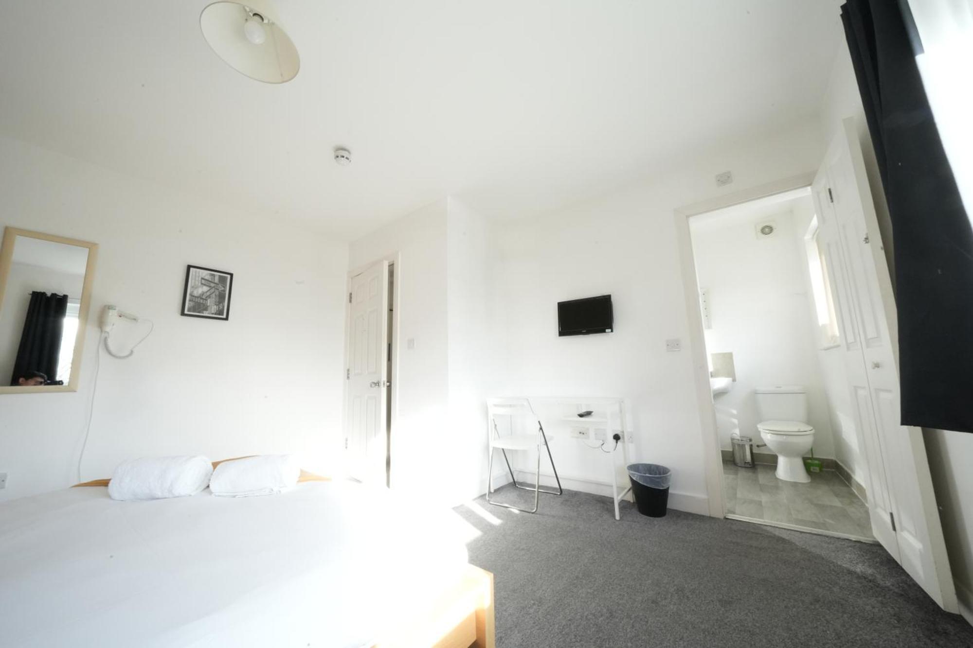 The Great Airport Place-Private Bedrooms With Private Bathroom-1 Bus To Heathrow Airport-5 Minutes By Car- Helpful Advice From Our Team Harmondsworth Exteriér fotografie