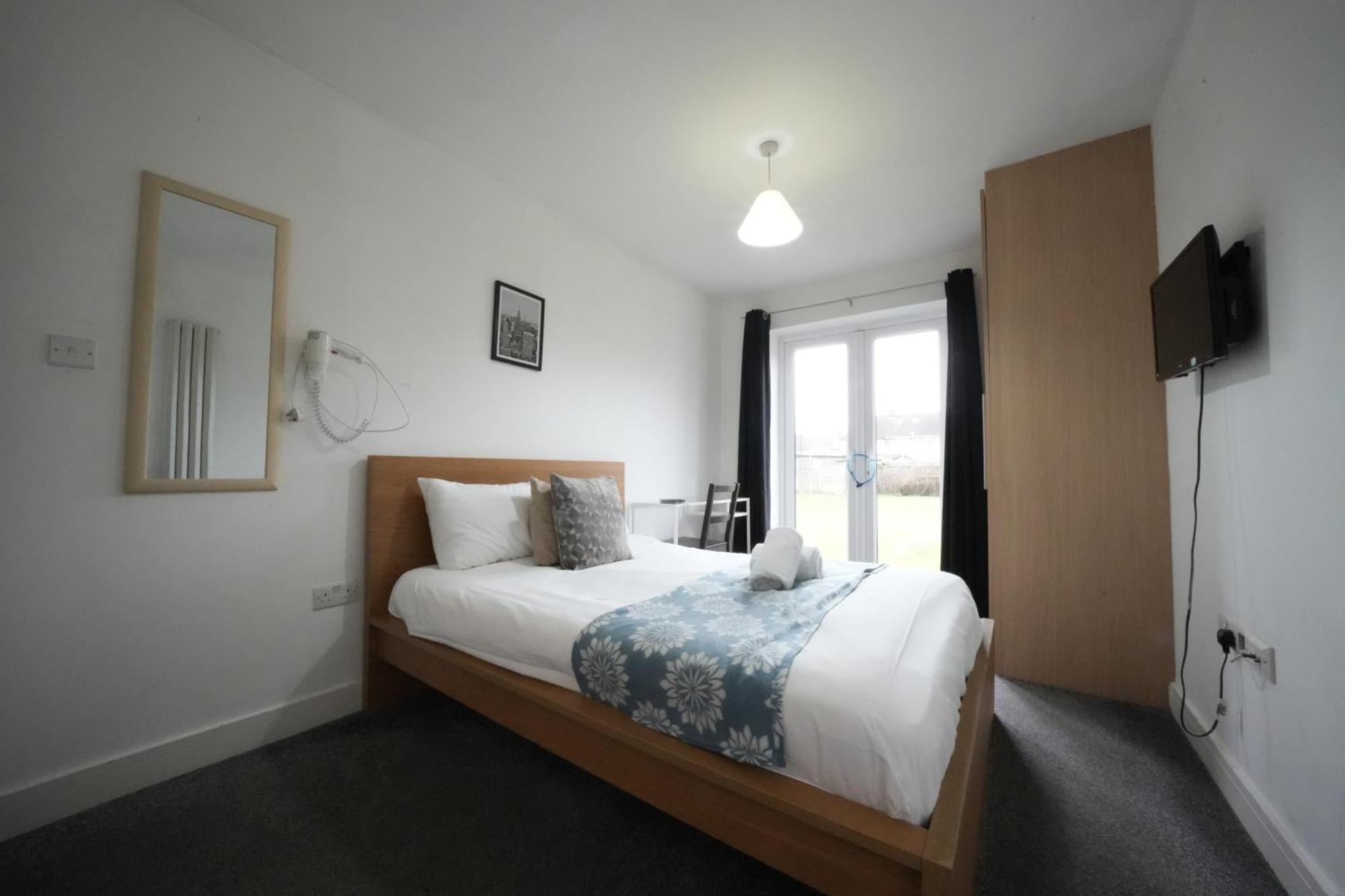 The Great Airport Place-Private Bedrooms With Private Bathroom-1 Bus To Heathrow Airport-5 Minutes By Car- Helpful Advice From Our Team Harmondsworth Exteriér fotografie