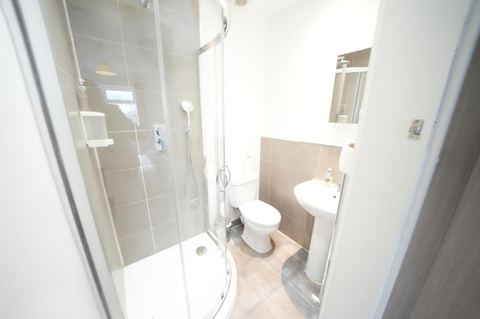 The Great Airport Place-Private Bedrooms With Private Bathroom-1 Bus To Heathrow Airport-5 Minutes By Car- Helpful Advice From Our Team Harmondsworth Exteriér fotografie