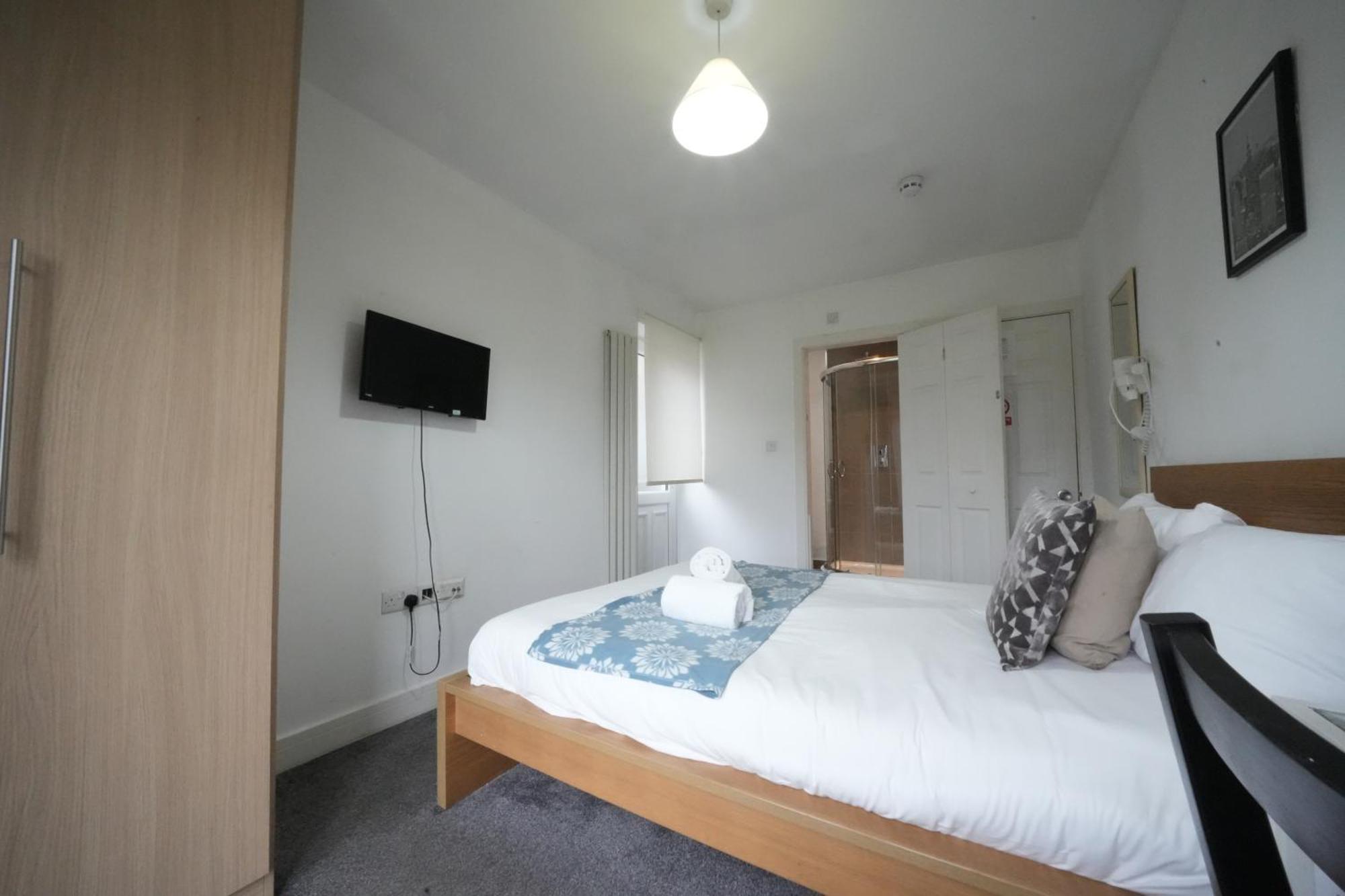 The Great Airport Place-Private Bedrooms With Private Bathroom-1 Bus To Heathrow Airport-5 Minutes By Car- Helpful Advice From Our Team Harmondsworth Exteriér fotografie