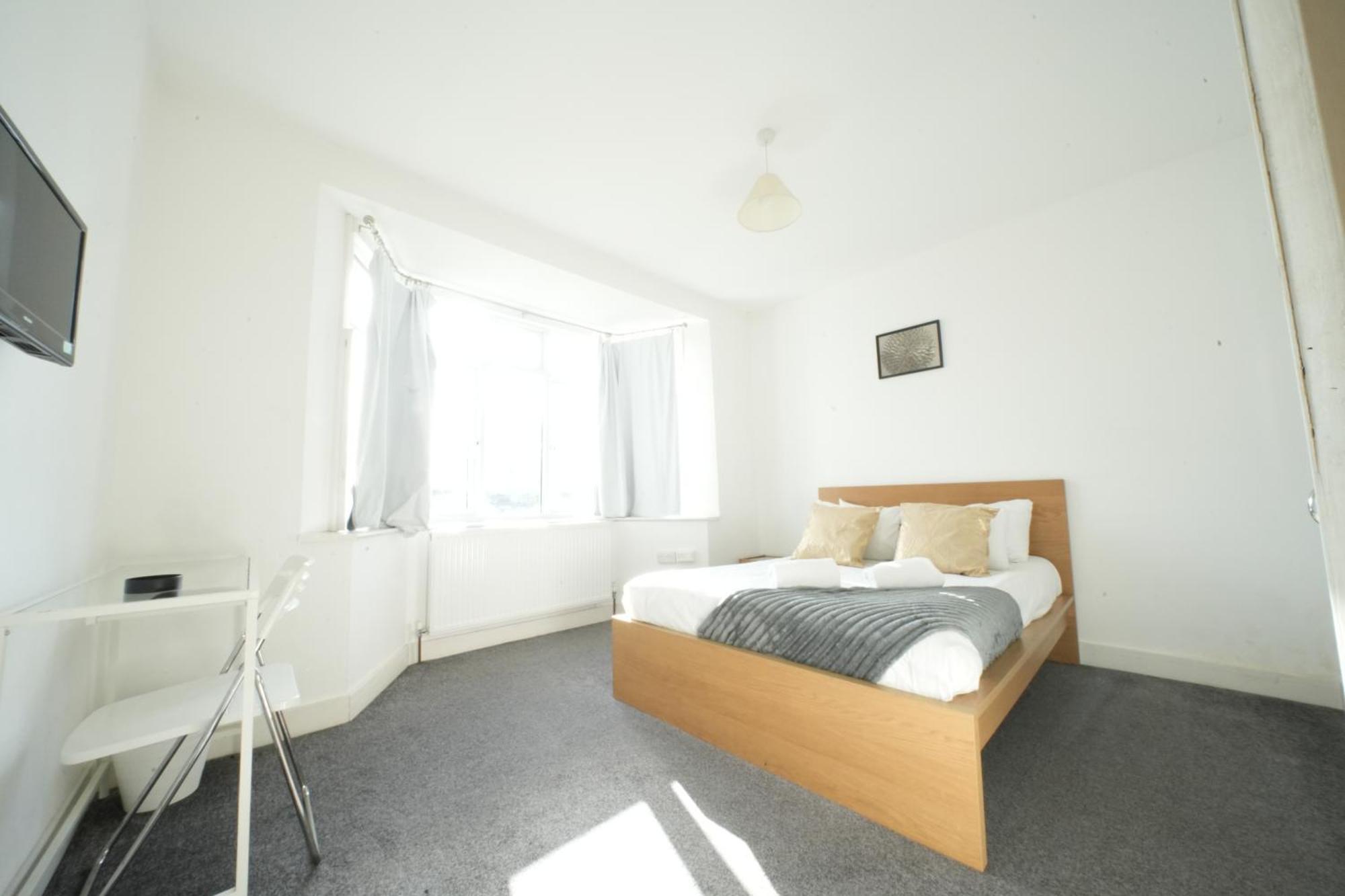 The Great Airport Place-Private Bedrooms With Private Bathroom-1 Bus To Heathrow Airport-5 Minutes By Car- Helpful Advice From Our Team Harmondsworth Exteriér fotografie