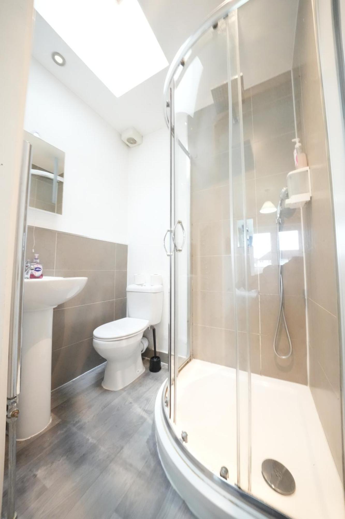 The Great Airport Place-Private Bedrooms With Private Bathroom-1 Bus To Heathrow Airport-5 Minutes By Car- Helpful Advice From Our Team Harmondsworth Exteriér fotografie