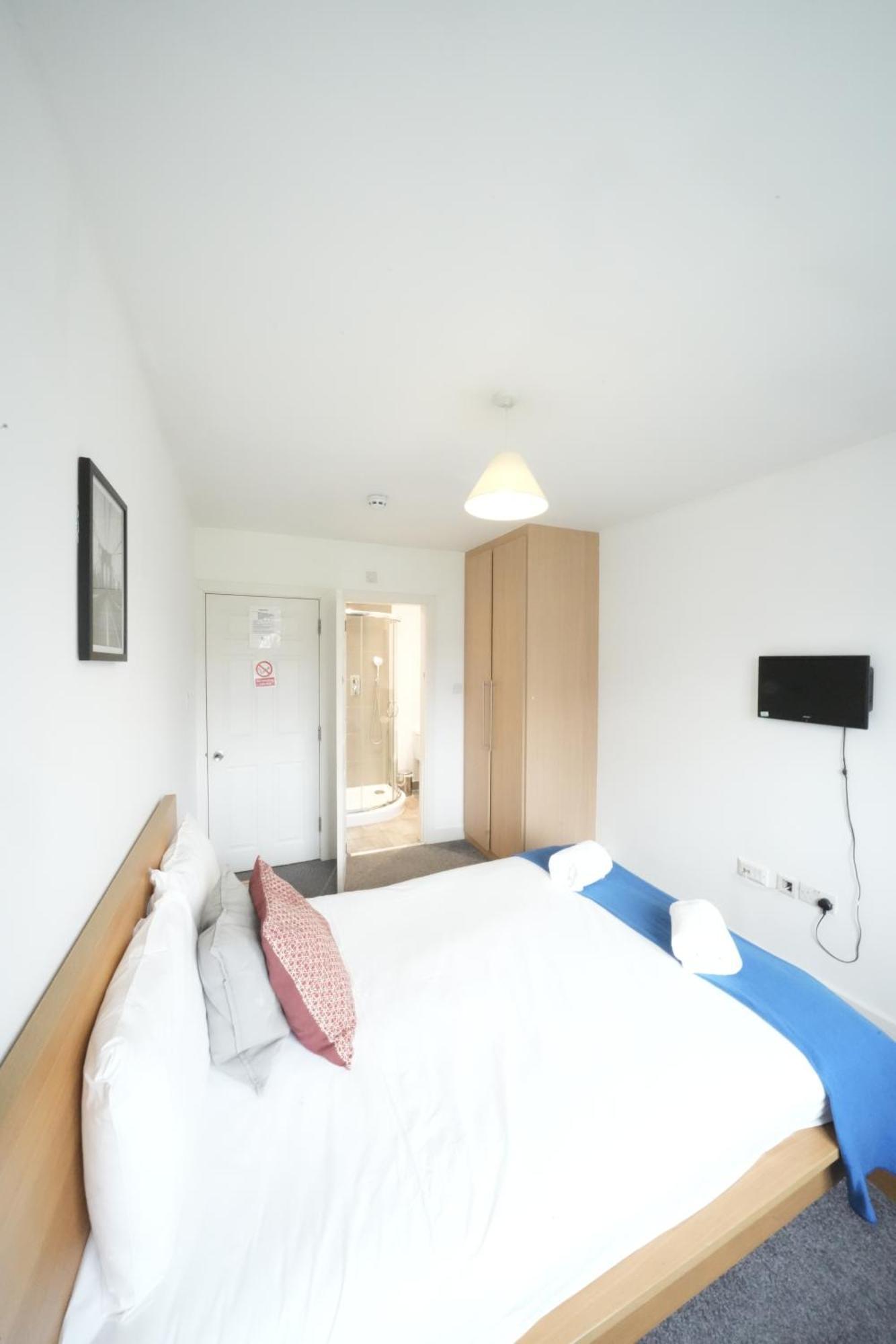 The Great Airport Place-Private Bedrooms With Private Bathroom-1 Bus To Heathrow Airport-5 Minutes By Car- Helpful Advice From Our Team Harmondsworth Exteriér fotografie
