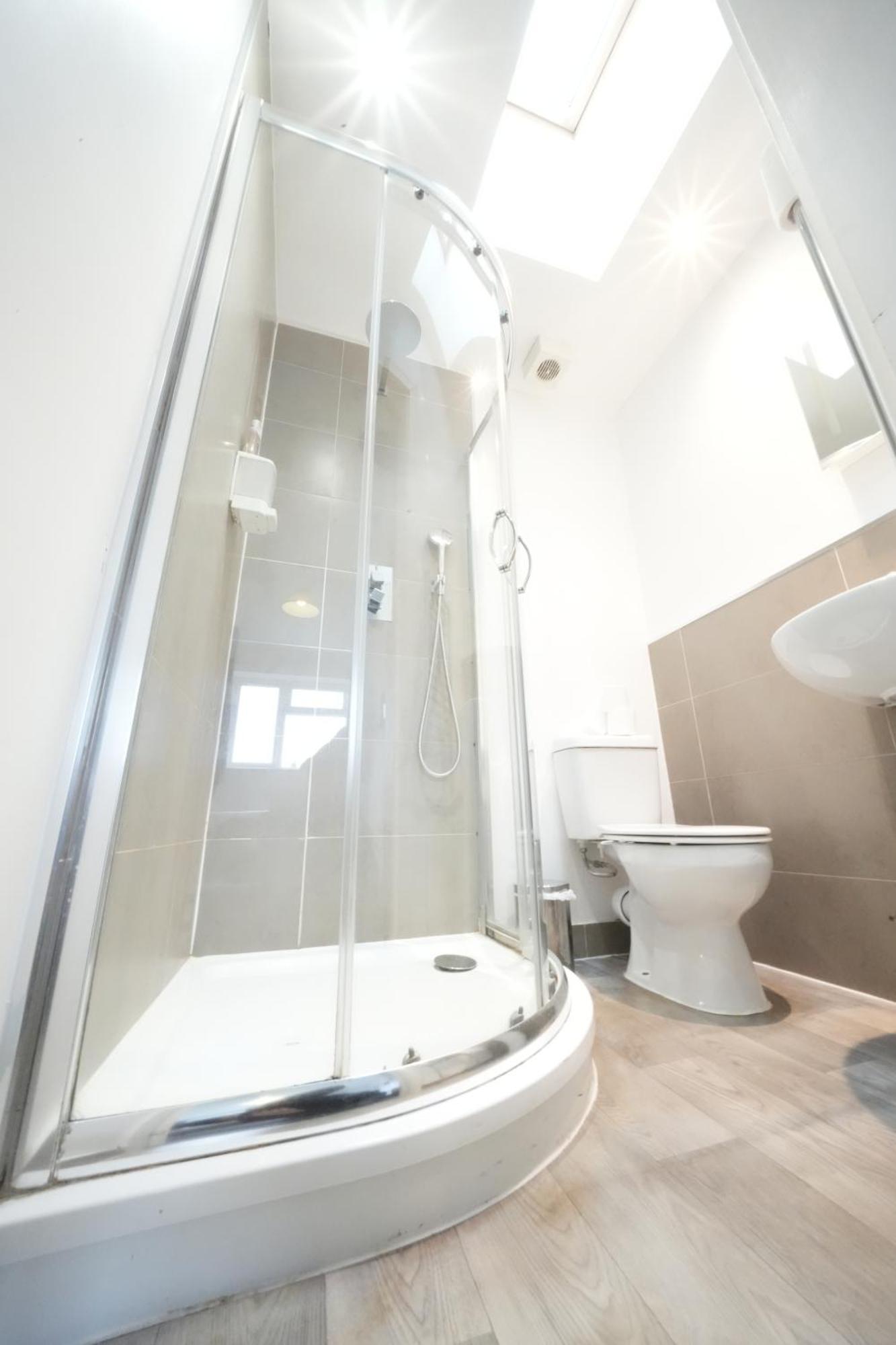 The Great Airport Place-Private Bedrooms With Private Bathroom-1 Bus To Heathrow Airport-5 Minutes By Car- Helpful Advice From Our Team Harmondsworth Exteriér fotografie