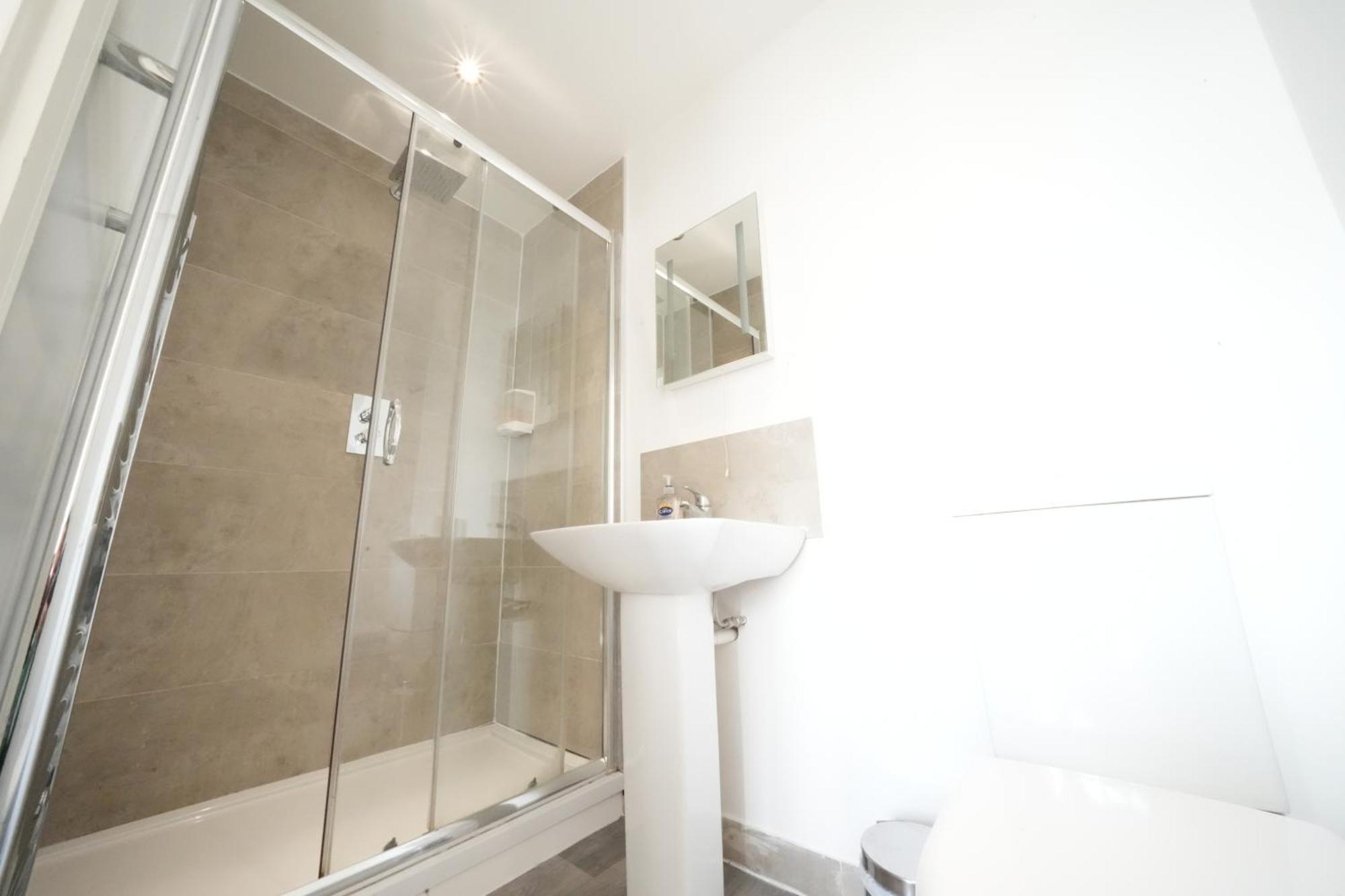 The Great Airport Place-Private Bedrooms With Private Bathroom-1 Bus To Heathrow Airport-5 Minutes By Car- Helpful Advice From Our Team Harmondsworth Exteriér fotografie