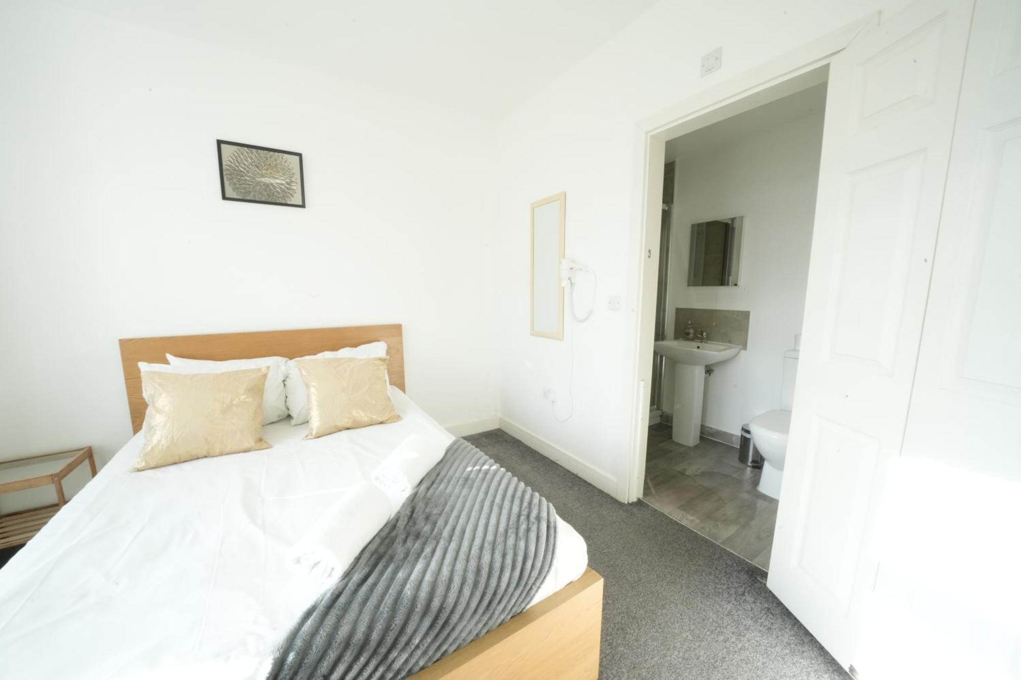 The Great Airport Place-Private Bedrooms With Private Bathroom-1 Bus To Heathrow Airport-5 Minutes By Car- Helpful Advice From Our Team Harmondsworth Exteriér fotografie