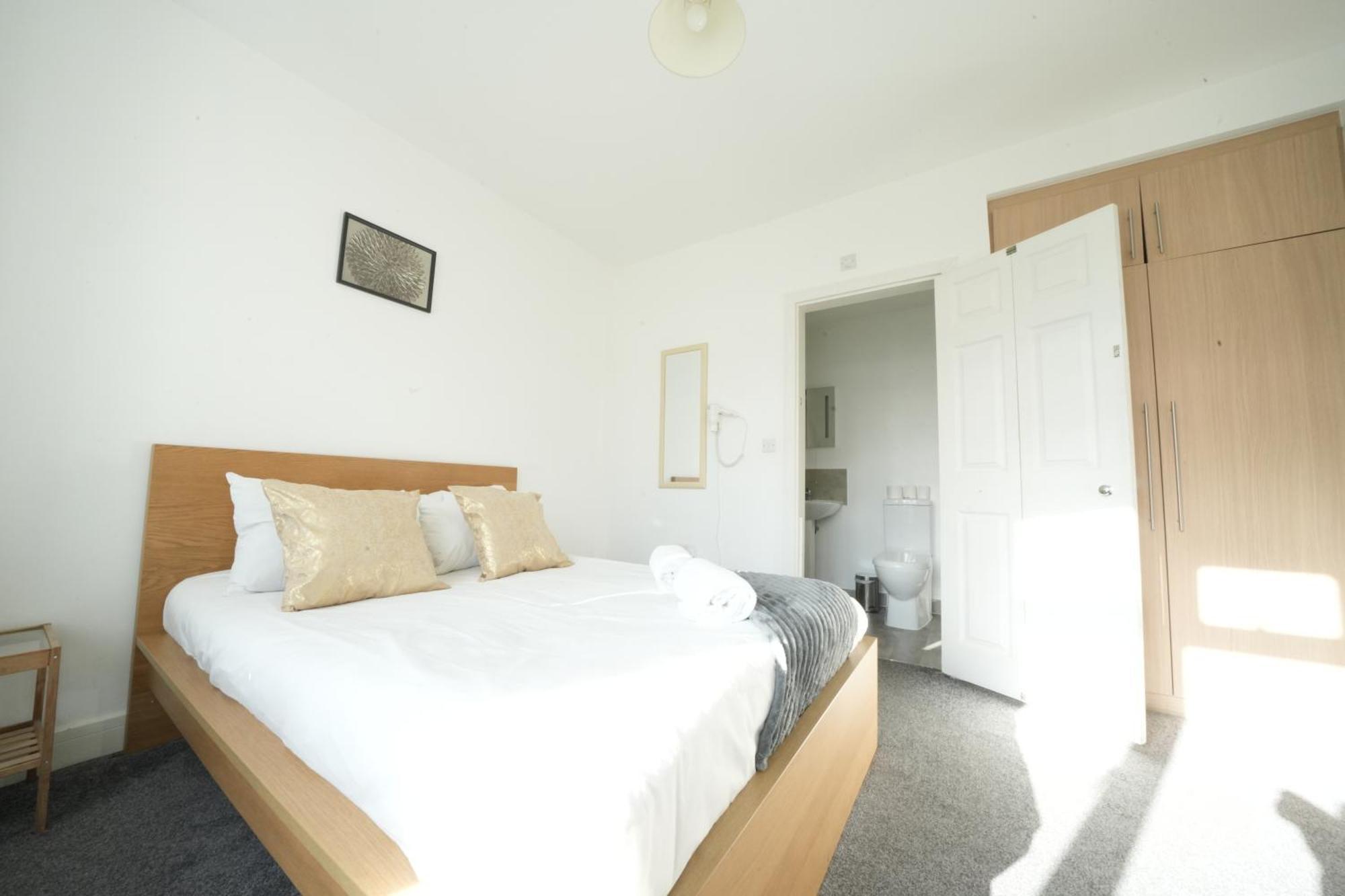 The Great Airport Place-Private Bedrooms With Private Bathroom-1 Bus To Heathrow Airport-5 Minutes By Car- Helpful Advice From Our Team Harmondsworth Exteriér fotografie