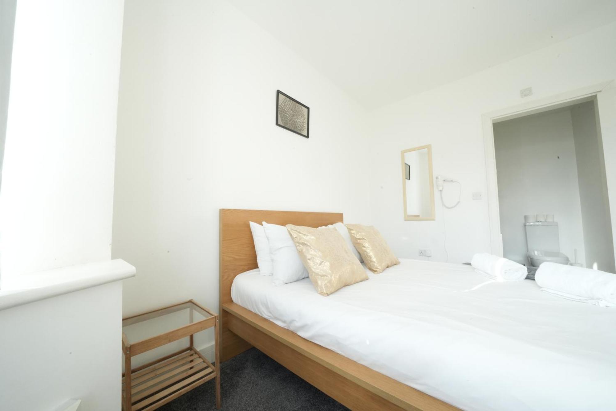 The Great Airport Place-Private Bedrooms With Private Bathroom-1 Bus To Heathrow Airport-5 Minutes By Car- Helpful Advice From Our Team Harmondsworth Exteriér fotografie